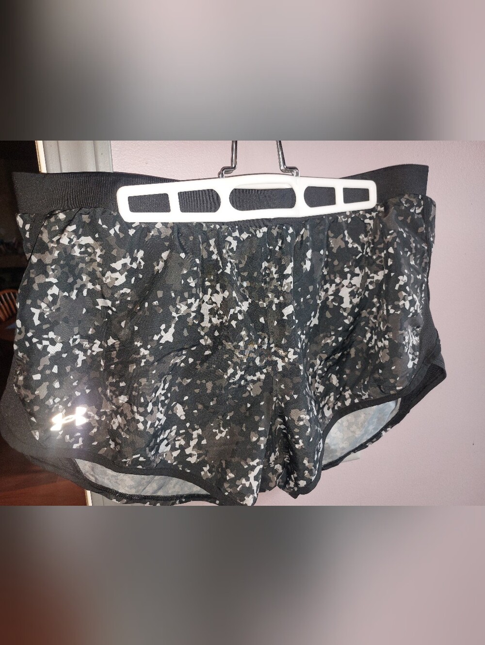 Under Armour XL Black & White Printed Women's Athletic Shorts